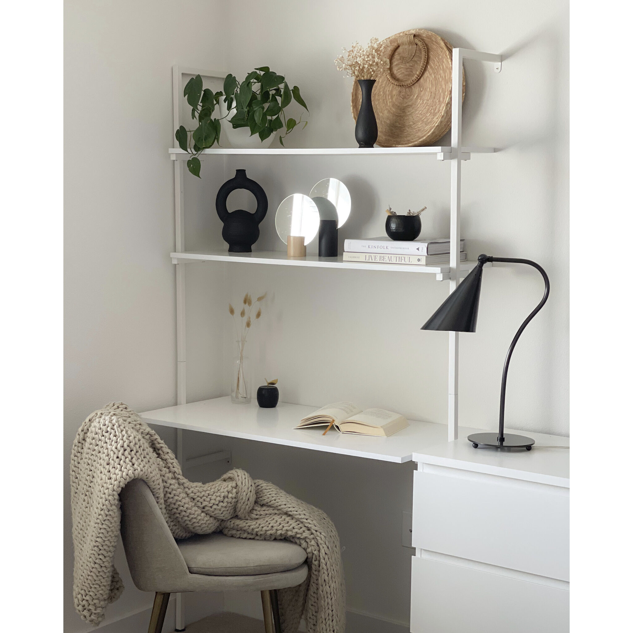 Lupe 21 inch 40 watt Old Bronze Table Lamp Portable Light