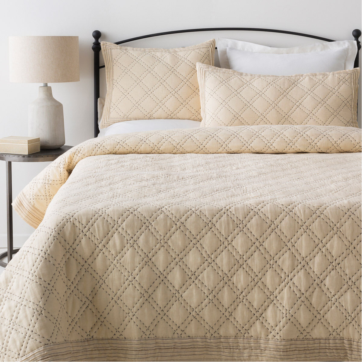 Kojo Cream, Charcoal Full/Queen Quilt