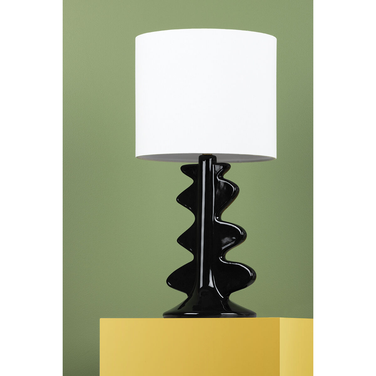 Liwa 22 inch 60.00 watt Aged Brass/Ceramic Gloss Black Table Lamp Portable Light in Aged Brass/Gloss Black