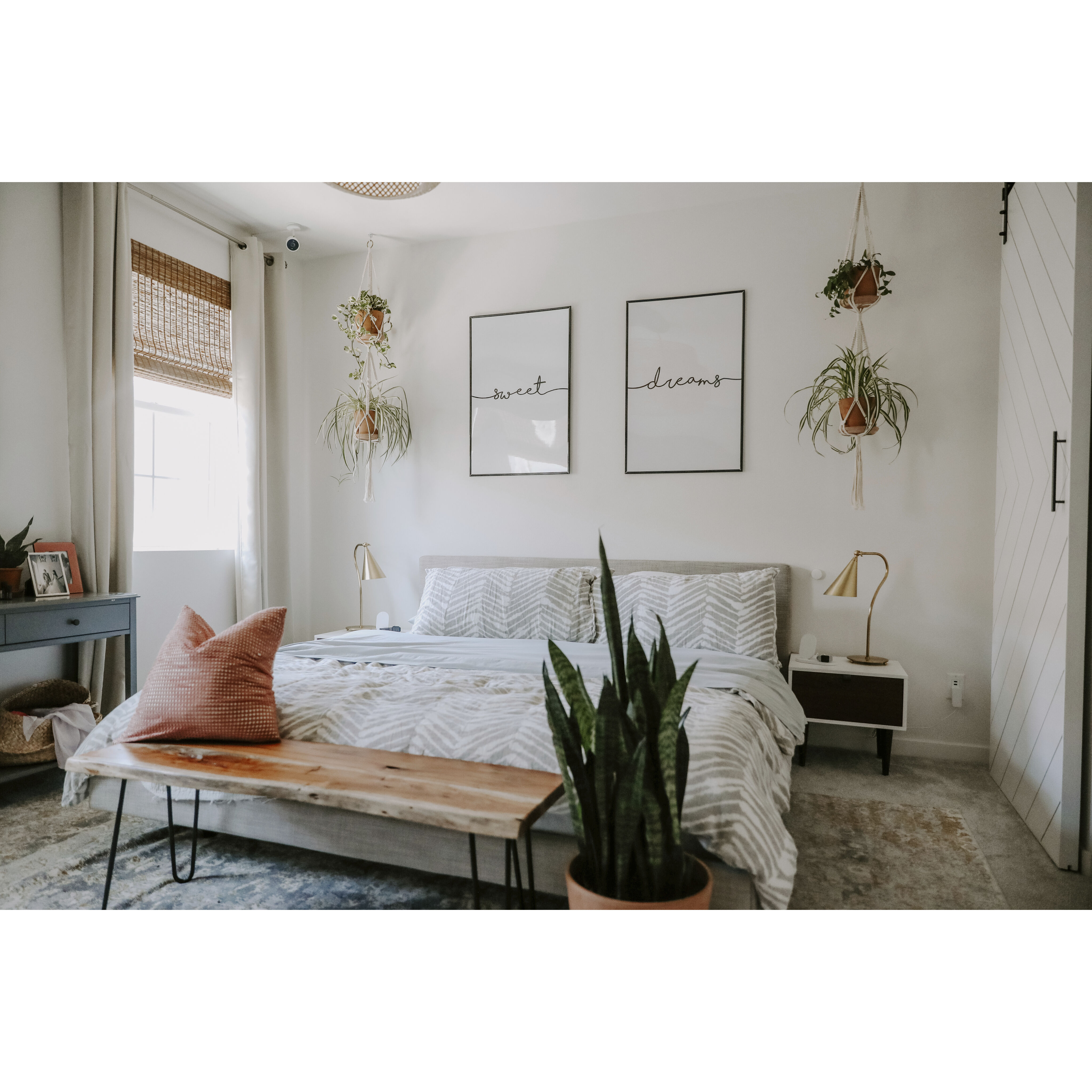 Lupe 21 inch 40 watt Aged Brass Table Lamp Portable Light