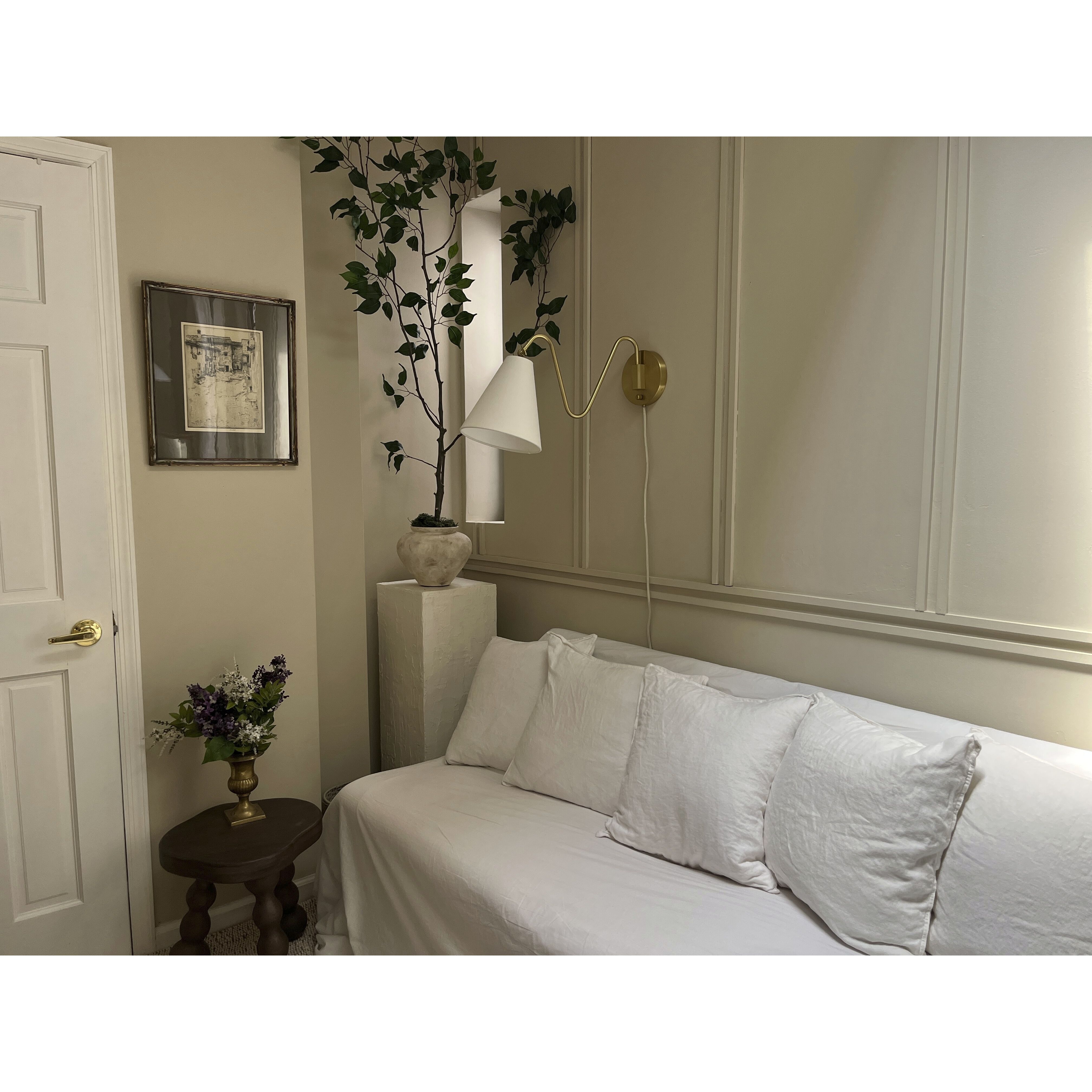 Onda 1 Light Aged Brass Plug-In Sconce Wall Light